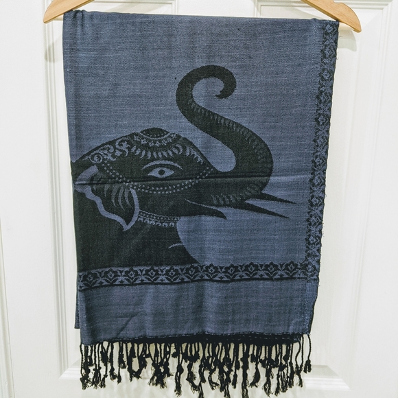 Pashmina/Silk blend Scarf with Fringe - Picture 2 of 7